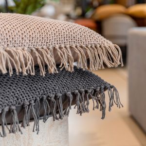 ARNAV ΔΙΑΚΟΣΜΗΤΙΚΟ ΜΑΞΙΛΑΡΙ 45x45cm ΥΦΑΣΜΑ ΓΚΡΙ ΣΚΟΥΡΟ POLYESTER