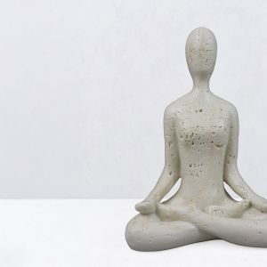 MORPH III ΔΙΑΚΟΣΜΗΤΙΚΟ ΣΩΜΑ 13x7.5x17.5cm RESIN ΜΠΕΖ